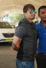 Karan Singh Grover snapped at airport on 3rd Jan 2015